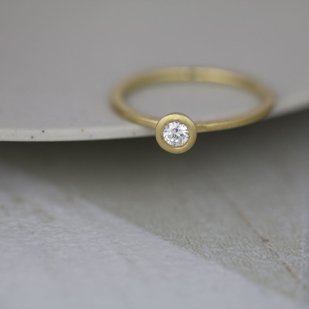 Raised Collet Gold Ring Supporting